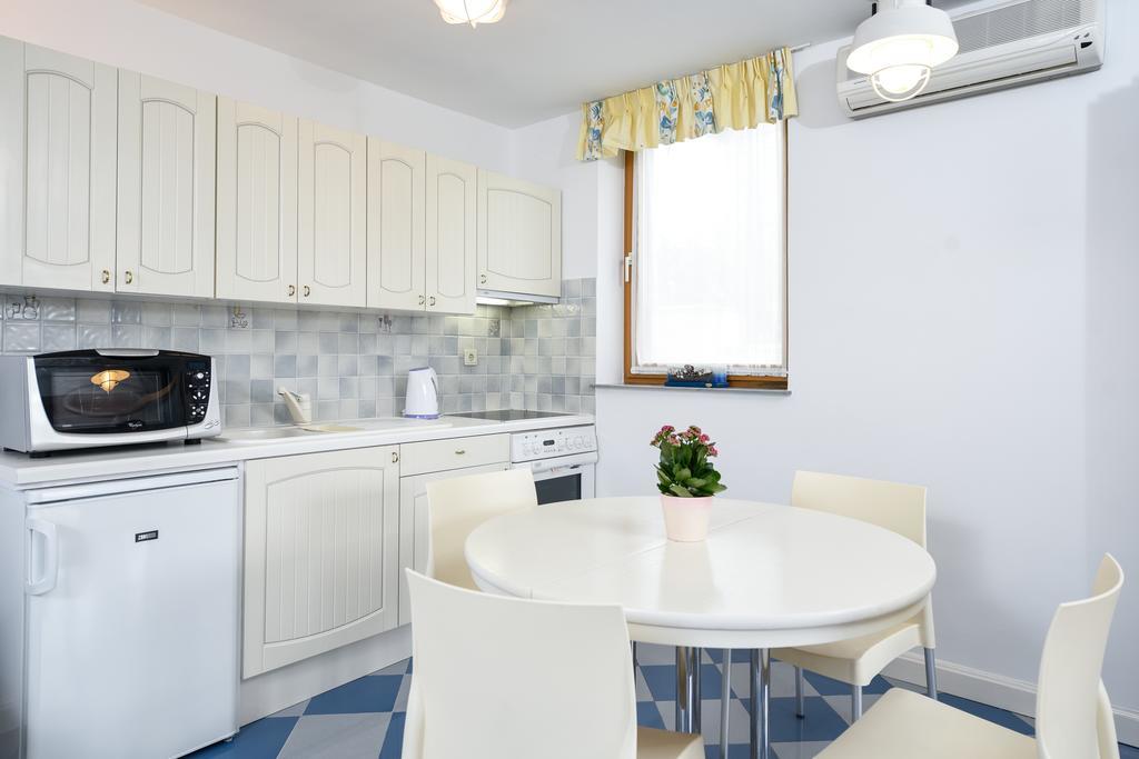 Apartmani Alice Njivice Extérieur photo