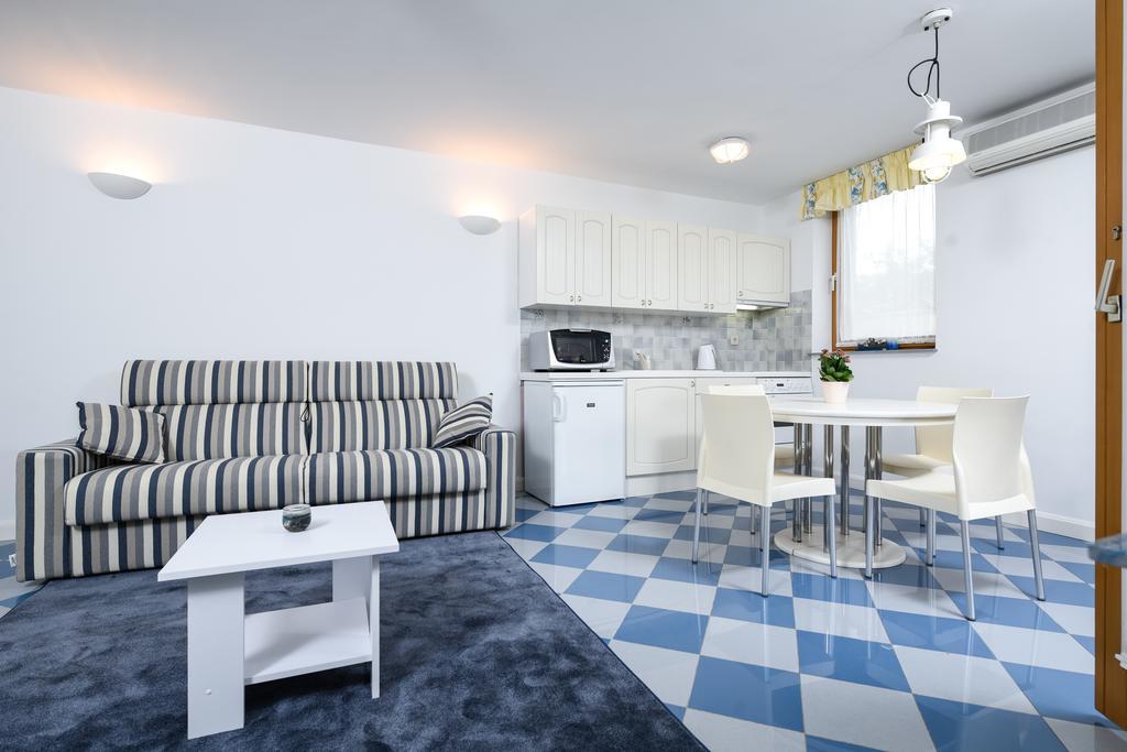 Apartmani Alice Njivice Extérieur photo