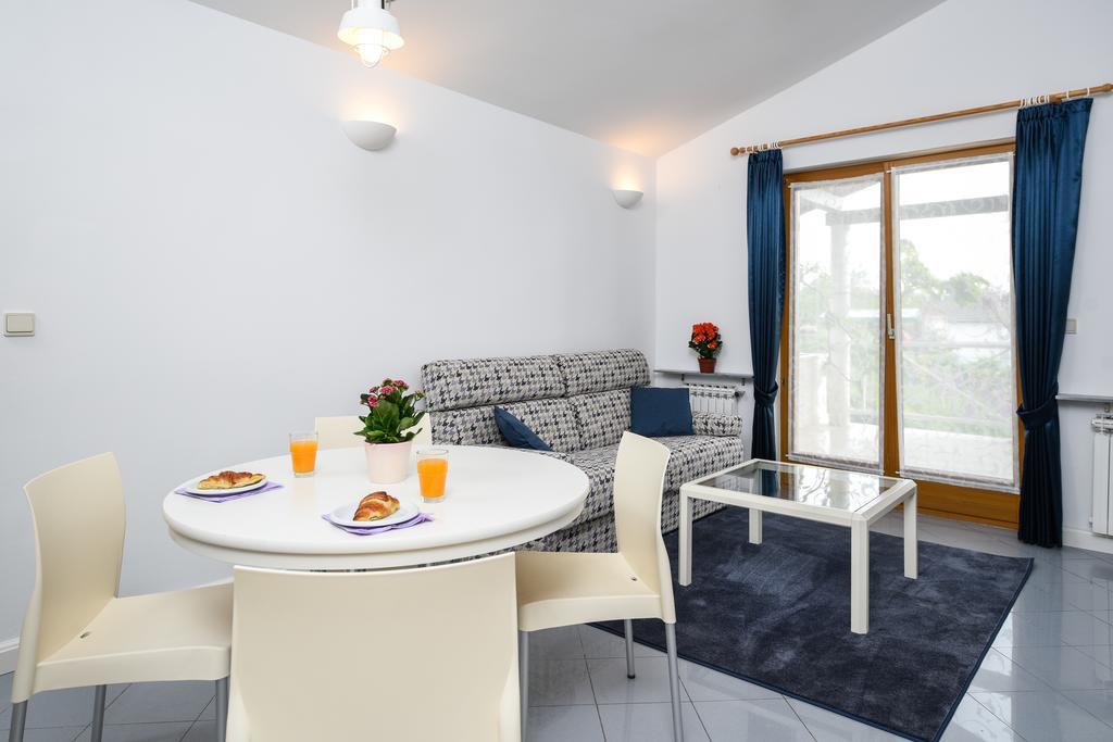 Apartmani Alice Njivice Extérieur photo