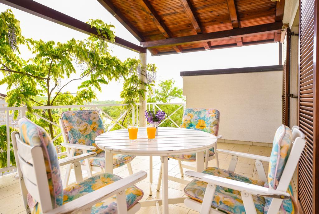 Apartmani Alice Njivice Extérieur photo